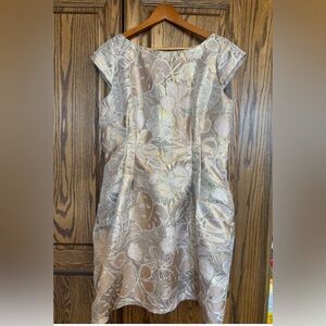 Elegant Floral Dress, Canadian made boutique in Toronto like new size large